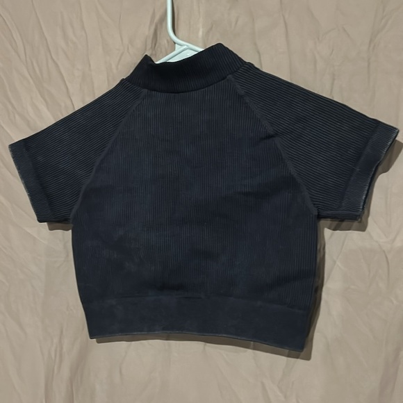 LEBOD workout top - Picture 2 of 3